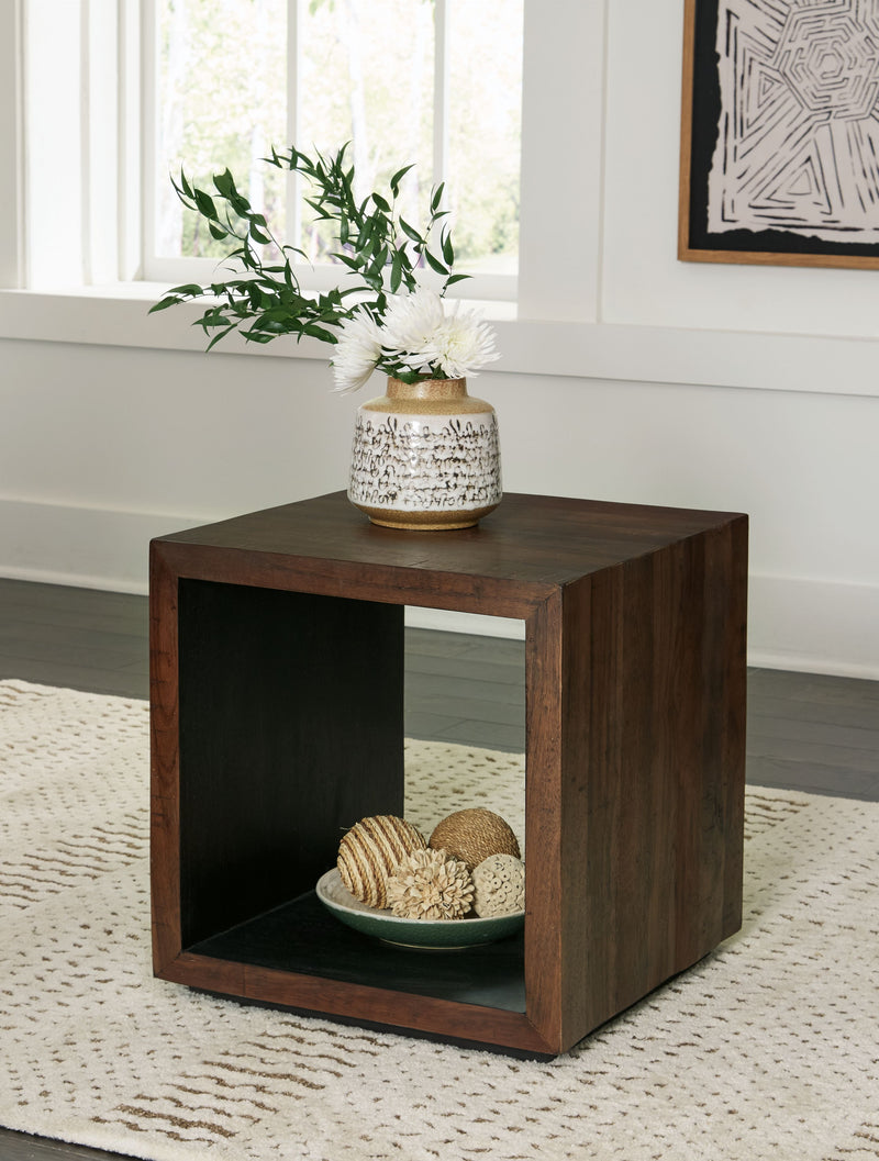 Hensington - Brown / Black - Square End Table