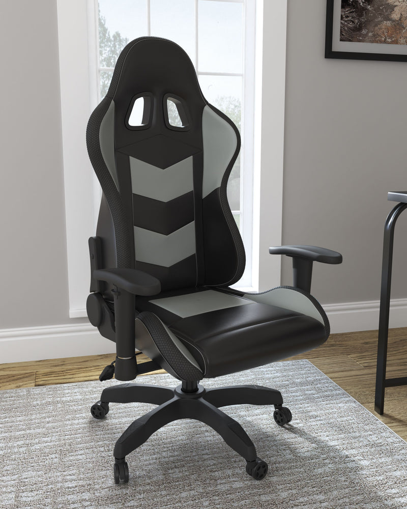 Lynxtyn - Swivel Chair