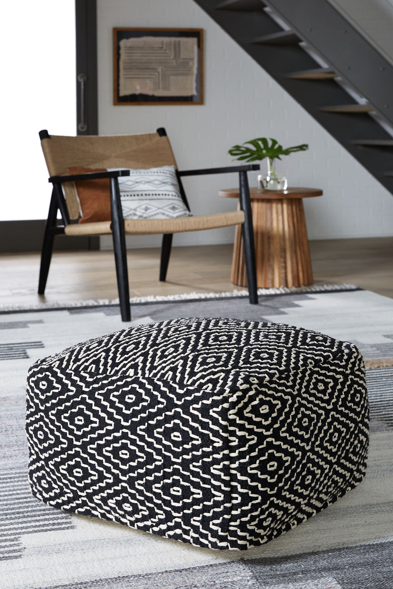 Jasett - Black / Ivory - Pouf