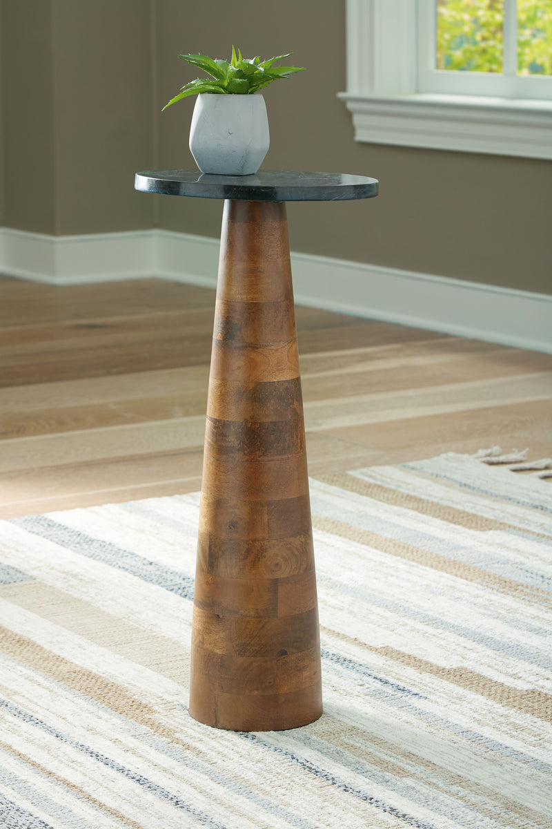 Quinndon - Brown / Black - Accent Table
