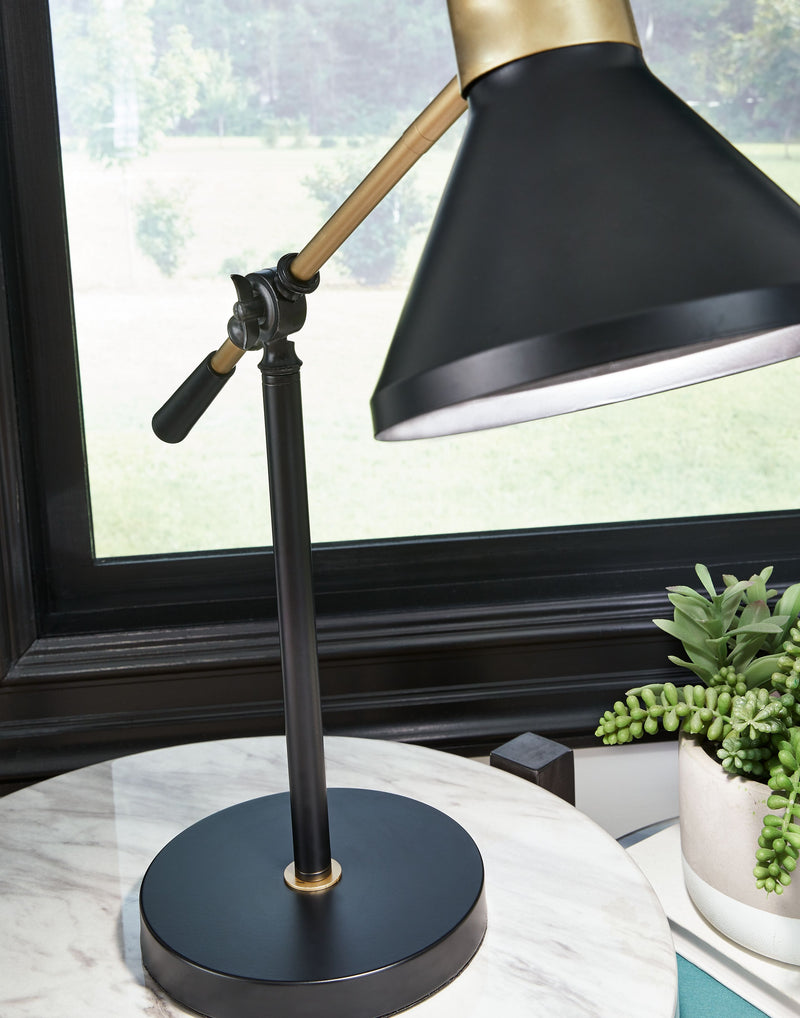 Garville - Metal Lamp